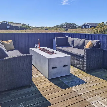 4 Bedroom Gorgeous In Holiday home